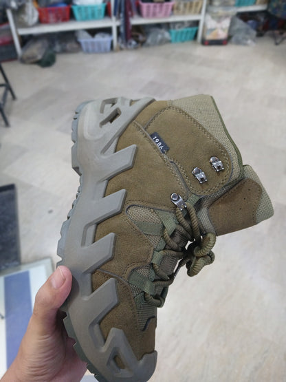Men’s MId-Top All Season Boots Lace-Up Breathable Hiking and Outdoor Sports Shoes British Retro Motorcycle Style Durable Non-Slip Comfortable Casual Footwear