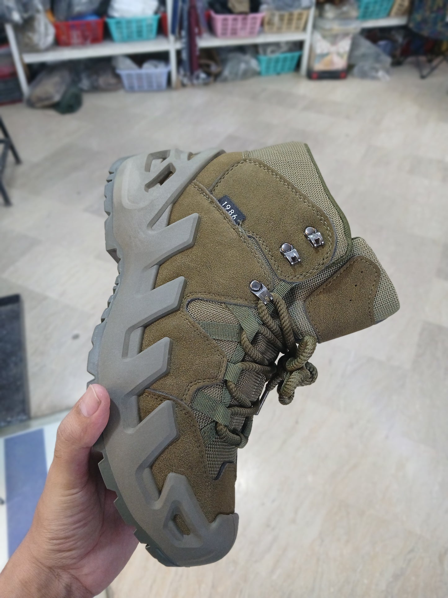Men’s MId-Top All Season Boots Lace-Up Breathable Hiking and Outdoor Sports Shoes British Retro Motorcycle Style Durable Non-Slip Comfortable Casual Footwear