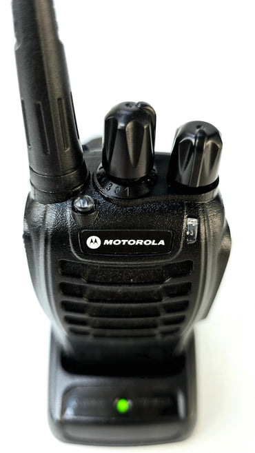 MT-918 walkie talkie in outdoor setting, ideal for security and camping use