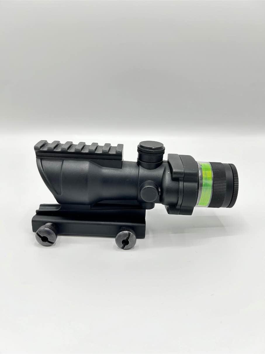 Rifle scope with green reflector