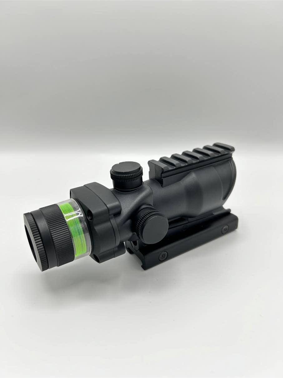 Rifle scope with green reflector