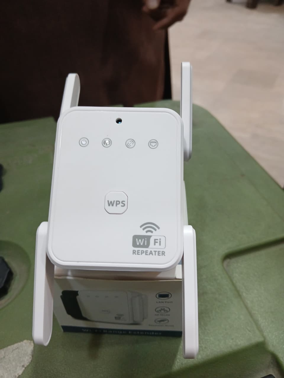 WiFi Repeater with Hidden Spy Camera – Dual Antenna Range Extender & Secret Camera