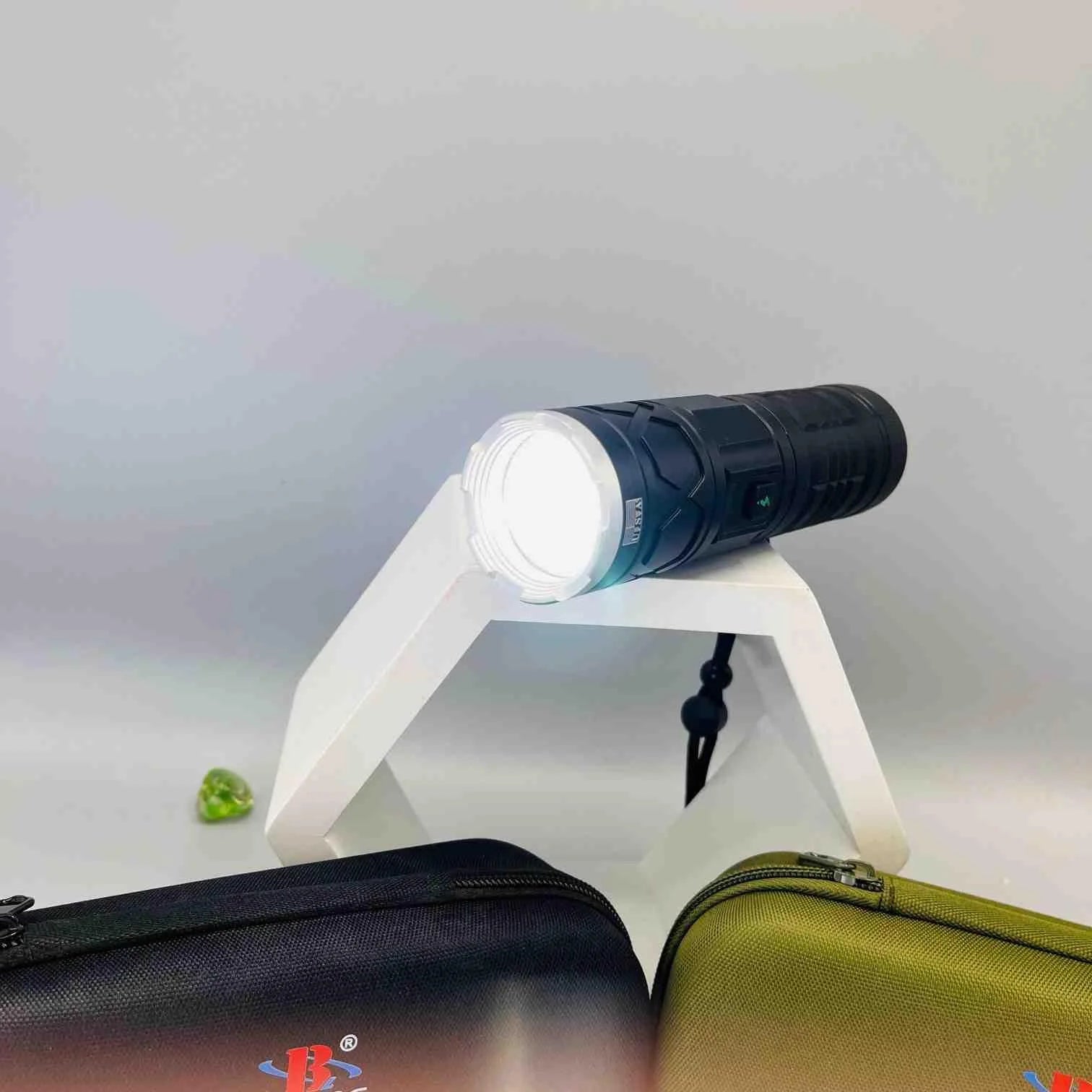 P90 Zoom Tactics Torch | P90 Super Bright Flashlight - khan American Tools